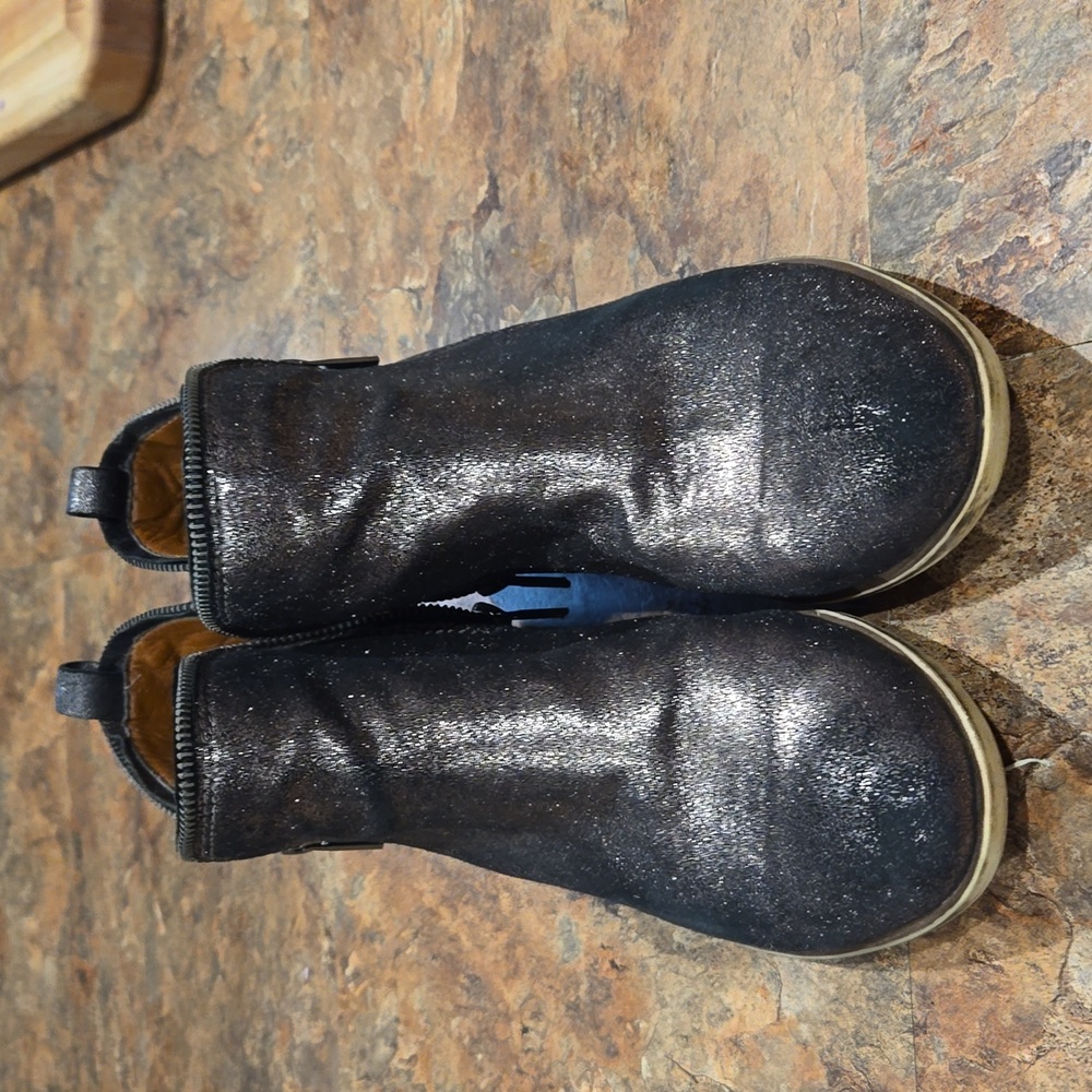 Womens size 9.5 Lucky Brand bronze  zip-up booties